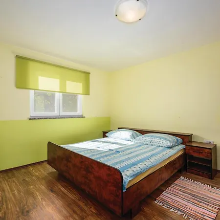 2 Bedroom Pet Friendly In Rovinj Holiday home *