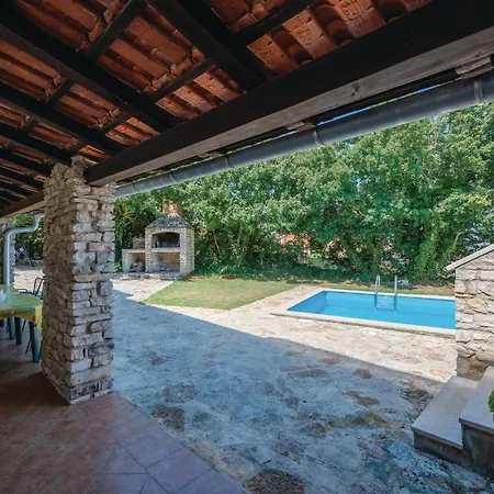 Ferienhaus 2 Bedroom Pet Friendly In Rovinj Rovinjsko Selo