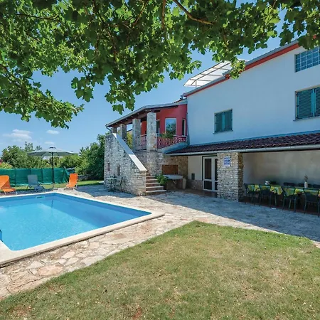 2 Bedroom Pet Friendly In Rovinj Rovinjsko Selo
