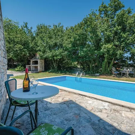 2 Bedroom Pet Friendly In Rovinj * Rovinjsko Selo
