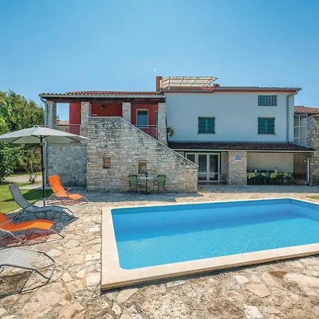 2 Bedroom Pet Friendly In Rovinj * Rovinjsko Selo