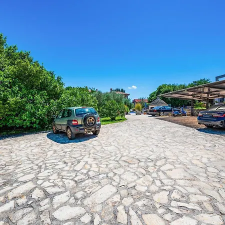 2 Bedroom Pet Friendly In Rovinj * Rovinjsko Selo