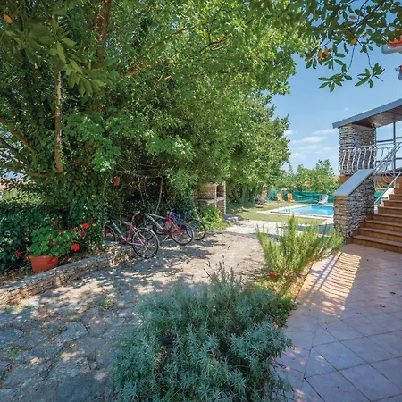 2 Bedroom Pet Friendly In Rovinj * Rovinjsko Selo